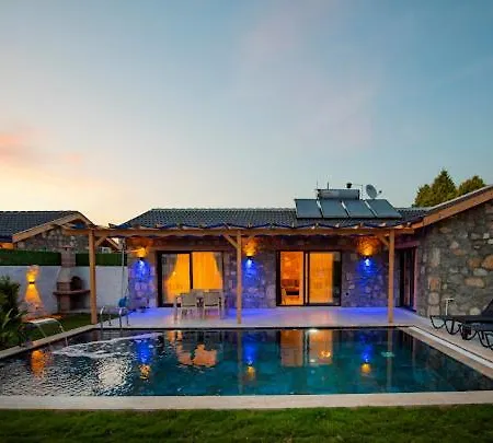 Ege & Yigit & Yagiz - Happy Villalari Βίλα